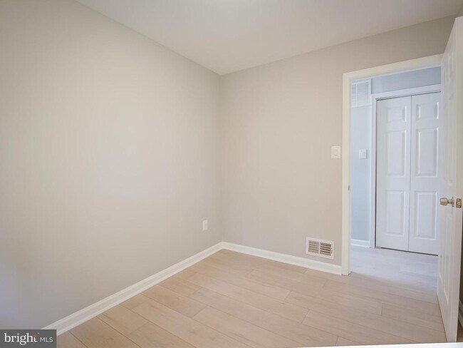 Building Photo - 6812 Landor Ln