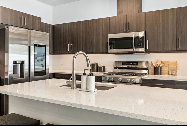 Building Photo - Boise 3 Bed 2.5 Bath 2 Car Garage Townhome AVAILABLE NOW!  $500 RENT CREDIT AT MOVE IN!