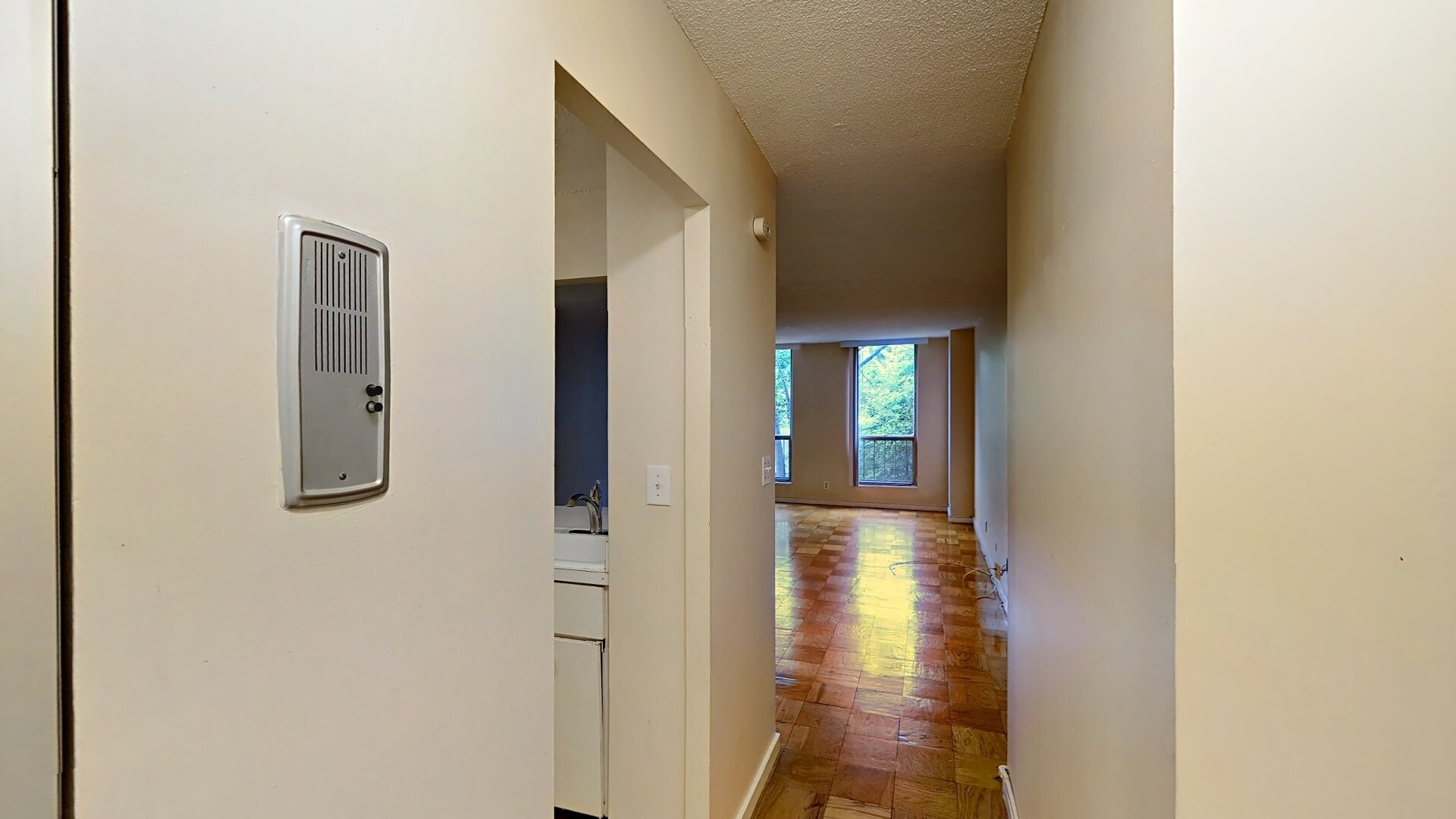 Building Photo - 77 Pond Ave