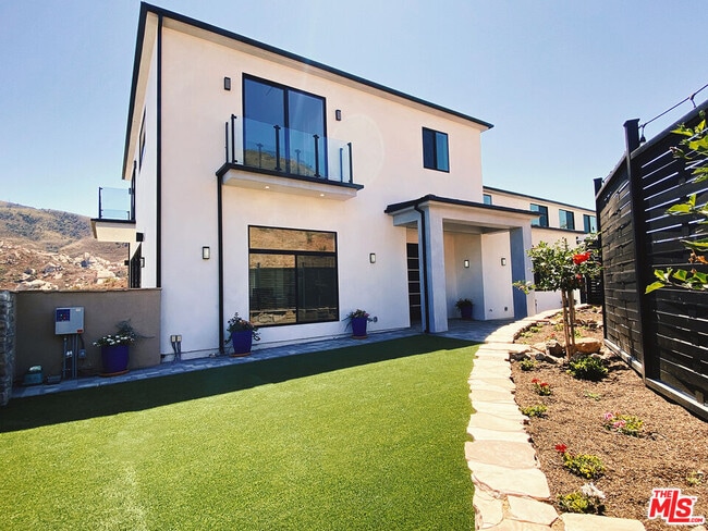 Building Photo - 1700 Cadenhorn Dr