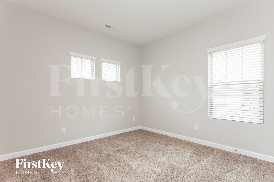 Building Photo - 6018 Forney Ct