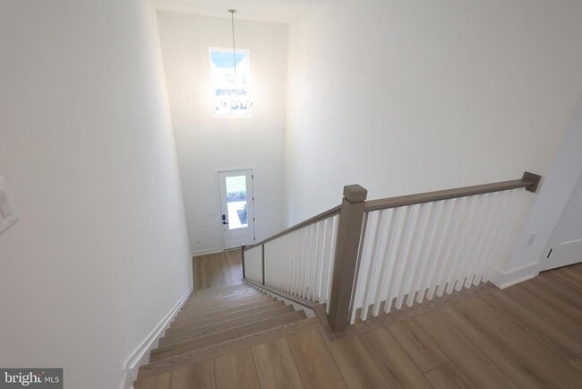 Building Photo - 4 Cherry Ln