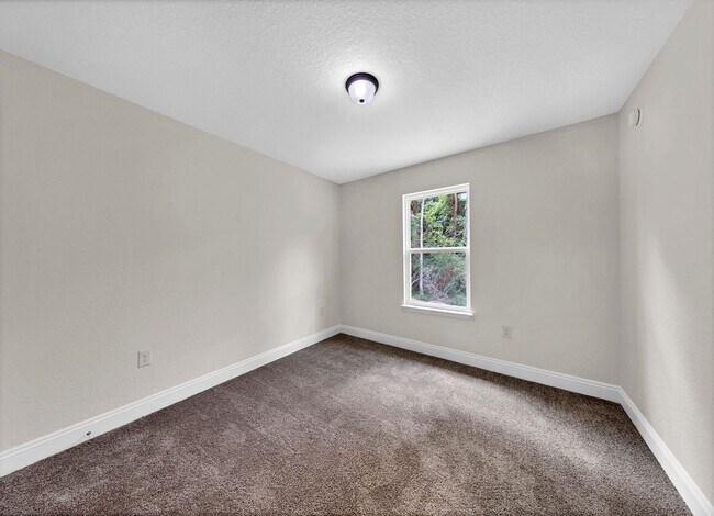 Building Photo - MOVE IN SPECIAL 1/2 off 1st months rent!!!!