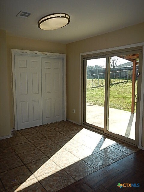 Building Photo - 5011 White Rock Dr
