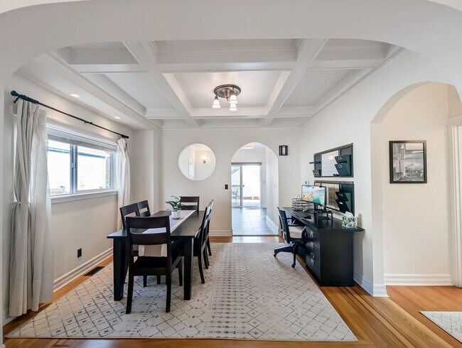 Building Photo - Elegant 3-Bedroom Home with Exceptional Craftsmanship in West Seattle