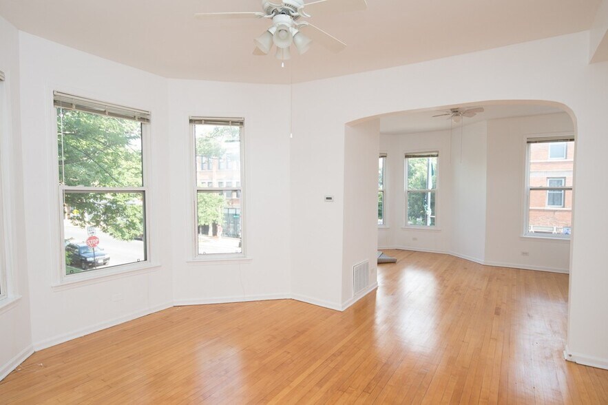 Building Photo - 3616 W Wrightwood Ave