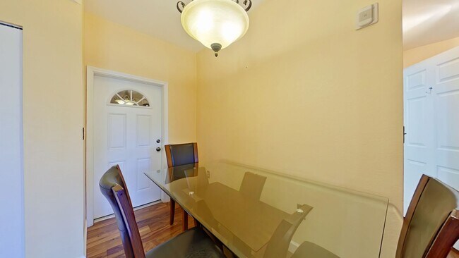 Building Photo - Stunning 2Bedroom Condo at VIlla San Marco!