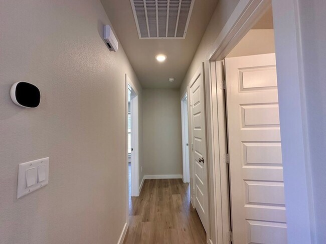 Building Photo - 5817 Settler Ave