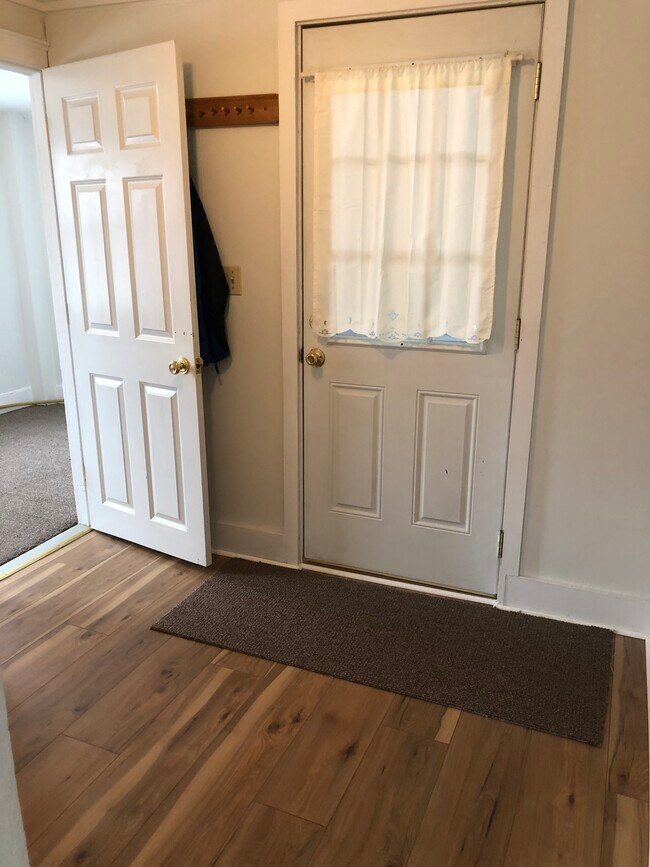 Building Photo - 40 Railroad St