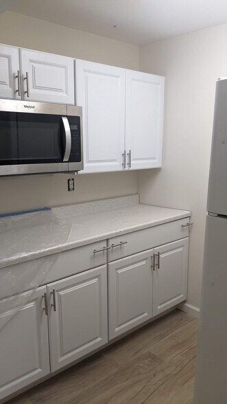 Building Photo - 2100 Glenn Spring Ct