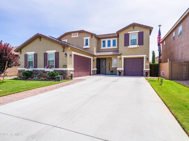 Building Photo - 761 W Desert Hollow Dr