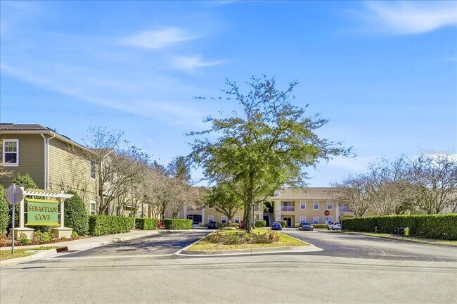 Building Photo - 605 Golden Lake Loop