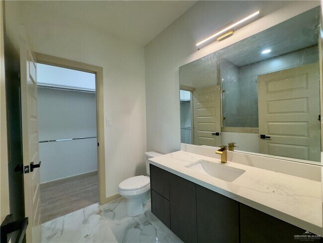 Building Photo - 1304 Rosewood Ln
