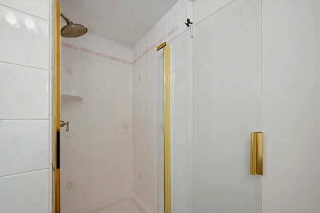 Building Photo - 72 Huntington Dr