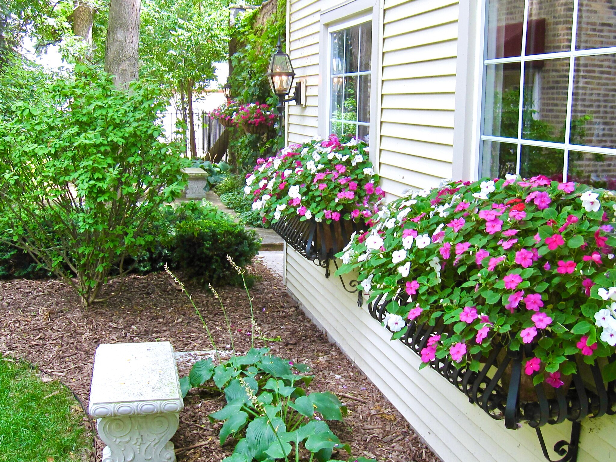 Building Photo - 734 Mulford St