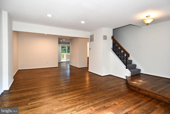 Building Photo - 5175 King Charles Way