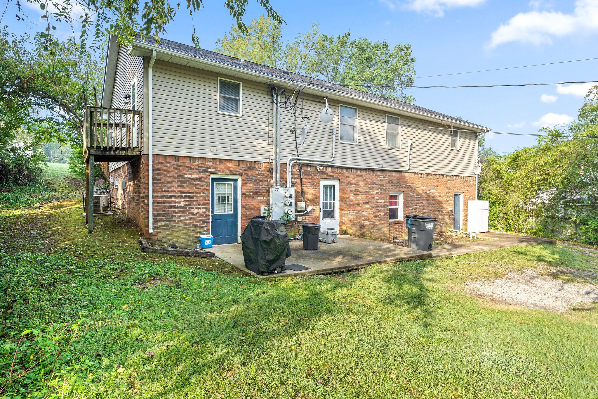 Building Photo - 221 Park Ln