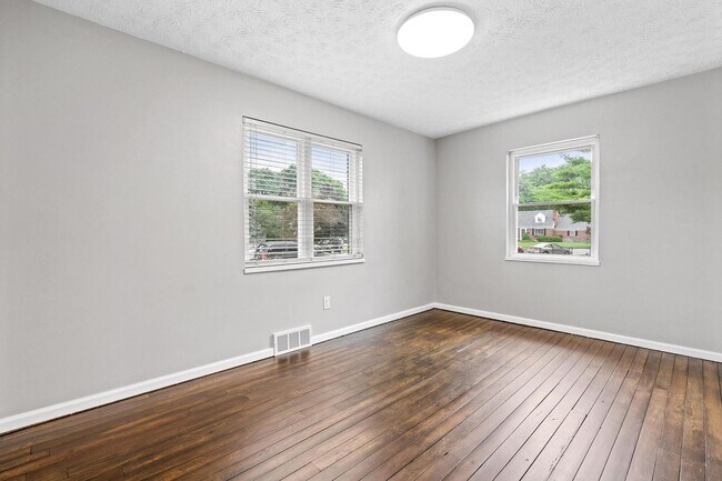 Building Photo - 110 S Bromfield Rd