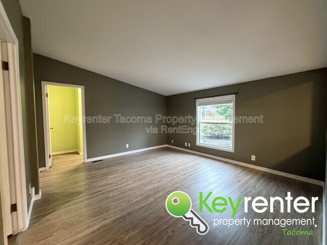 Building Photo - 121 349th St S