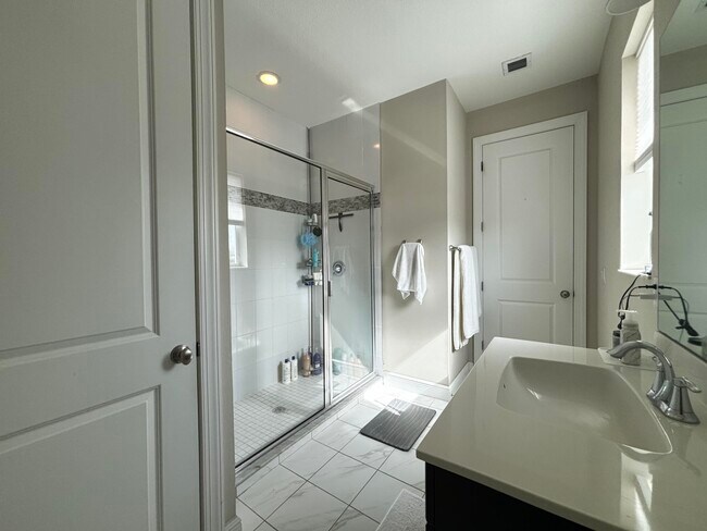Building Photo - 5053 Grandiflora Rd