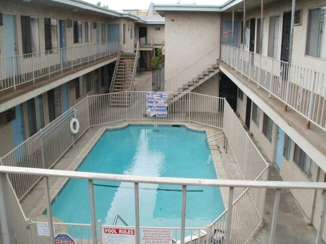 Building Photo - 2.0 bedroom in Los Angeles California 91343