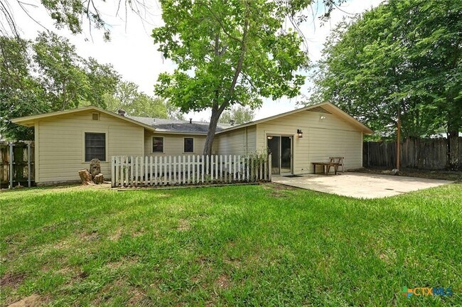 Building Photo - 201 Hillcrest Dr