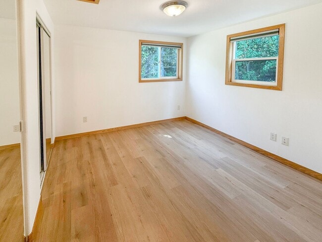 Building Photo - Newly renovated French Creek Home! Updates...