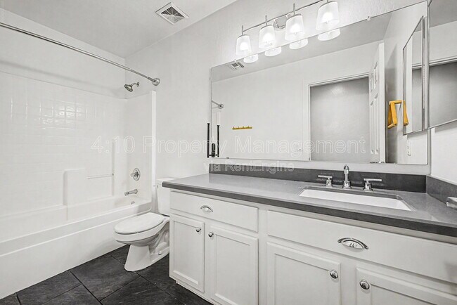 Building Photo - 3296 E Warbler Rd