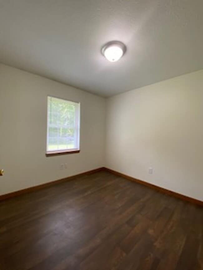 Building Photo - 3 Bedroom Home with 2 Car Attached Garage!
