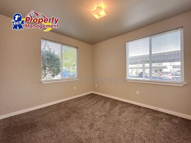 Building Photo - 272 W Mallard Dr