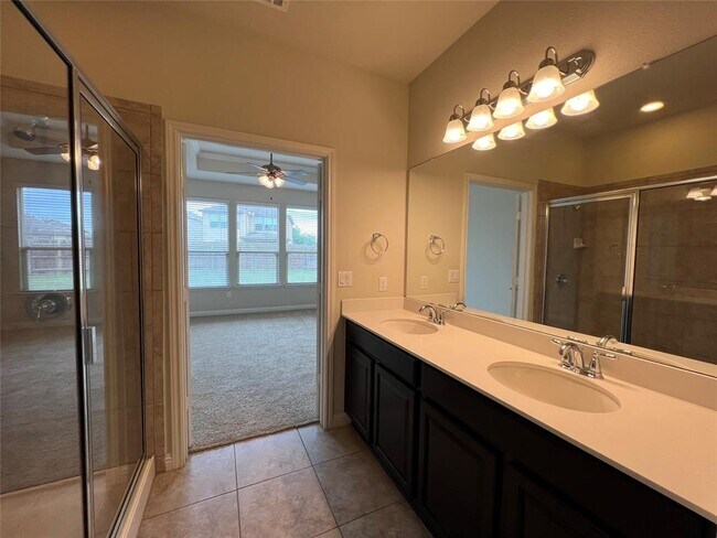 Building Photo - 1325 Meadowsouth Ln