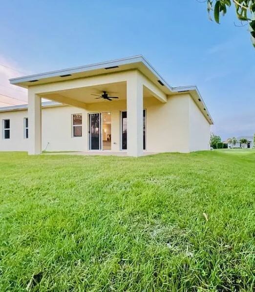 Building Photo - 579 SW Paar Dr