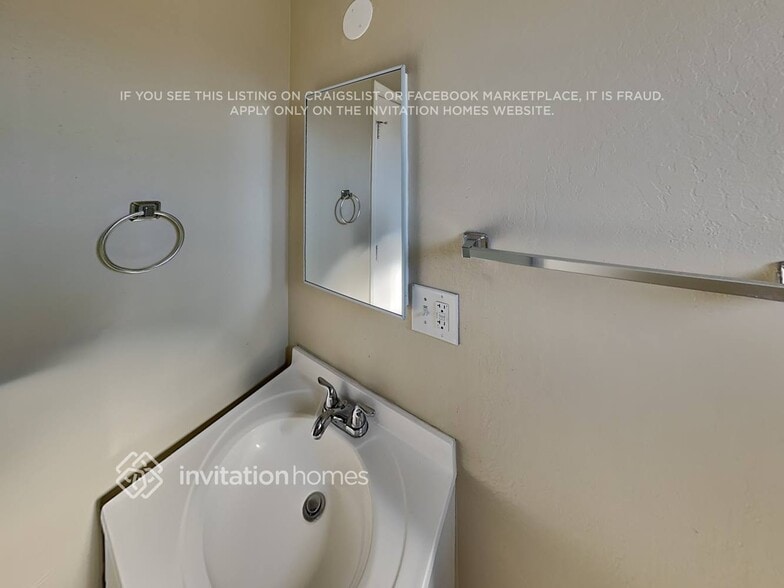 Building Photo - 4860 Teakwood Dr