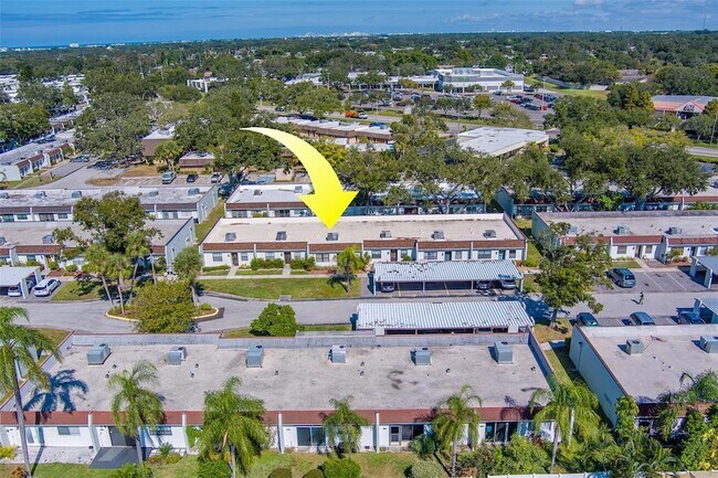 Building Photo - 13827 Mission Oaks Blvd