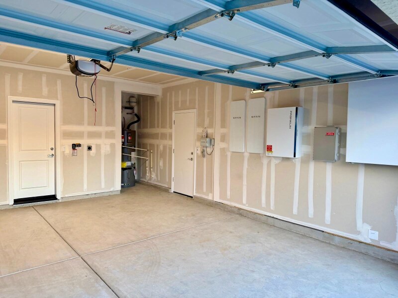 Building Photo - 1570 Pinchot Dr