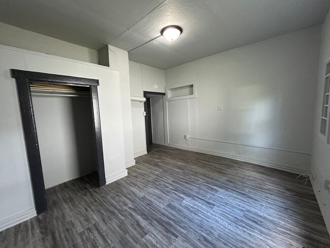 Building Photo - 707 Florida St