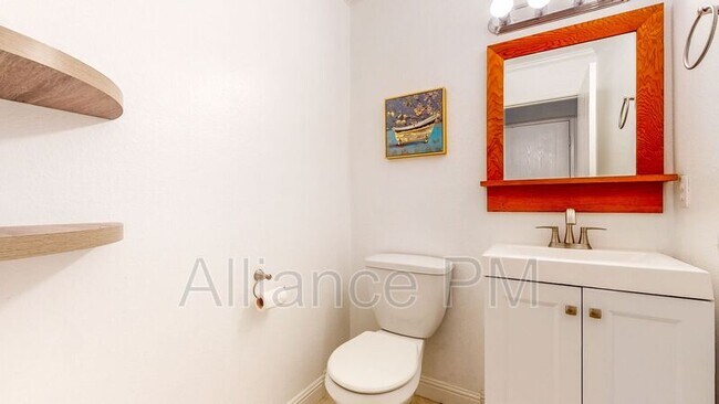 Building Photo - 221 College View Dr