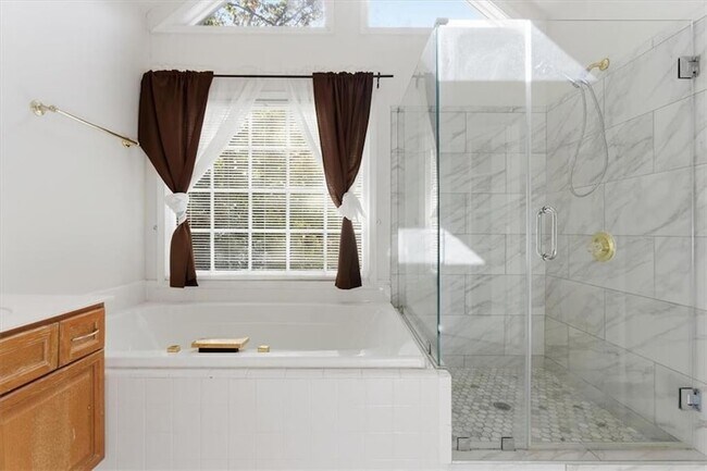 Building Photo - 3986 Fox Glen Dr