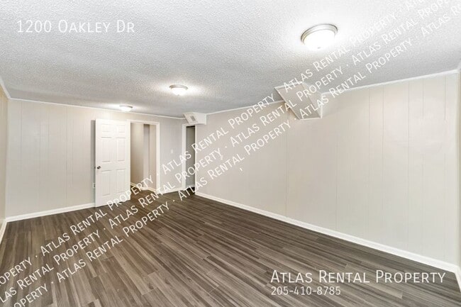 Building Photo - 1200 Oakley Dr