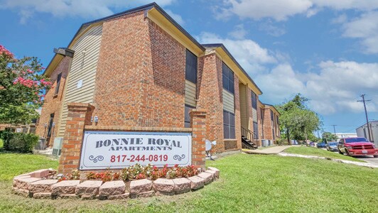 Building Photo - 3237 Bonnie Dr