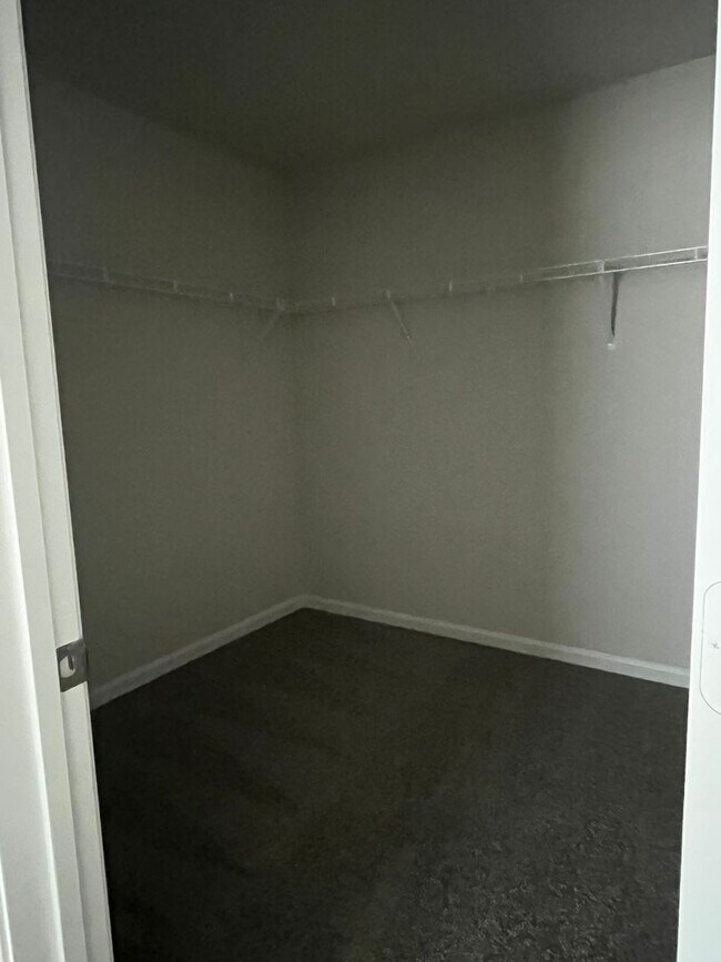 Building Photo - Lexington Townhouse - Call Lexington office for information 803-359-0793