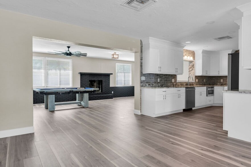 Building Photo - 4000 49th Ave S