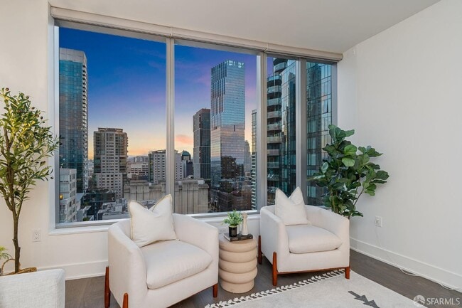 Building Photo - 338 Main St