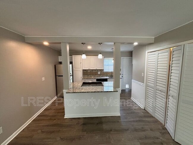 Building Photo - 517 Carambola Ave