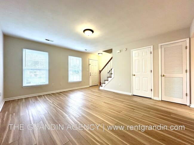 Building Photo - 102 Lakehurst Ave