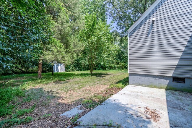 Building Photo - 6040 Airway Ln