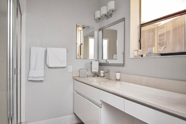 Building Photo - 22504 Esplanada Cir