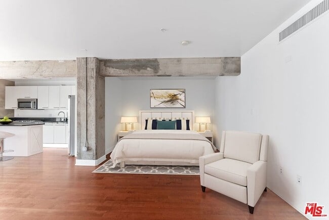 Building Photo - 416 S Spring St