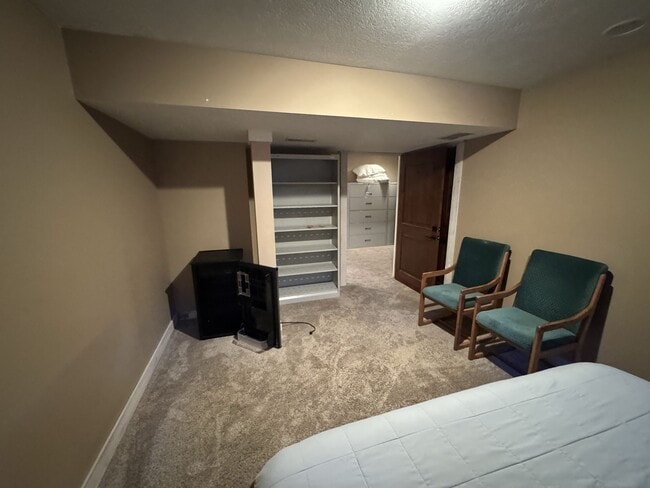 Building Photo - 546 Alaska Frontage Rd