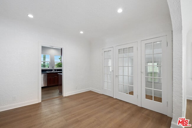 Building Photo - 827 23rd St